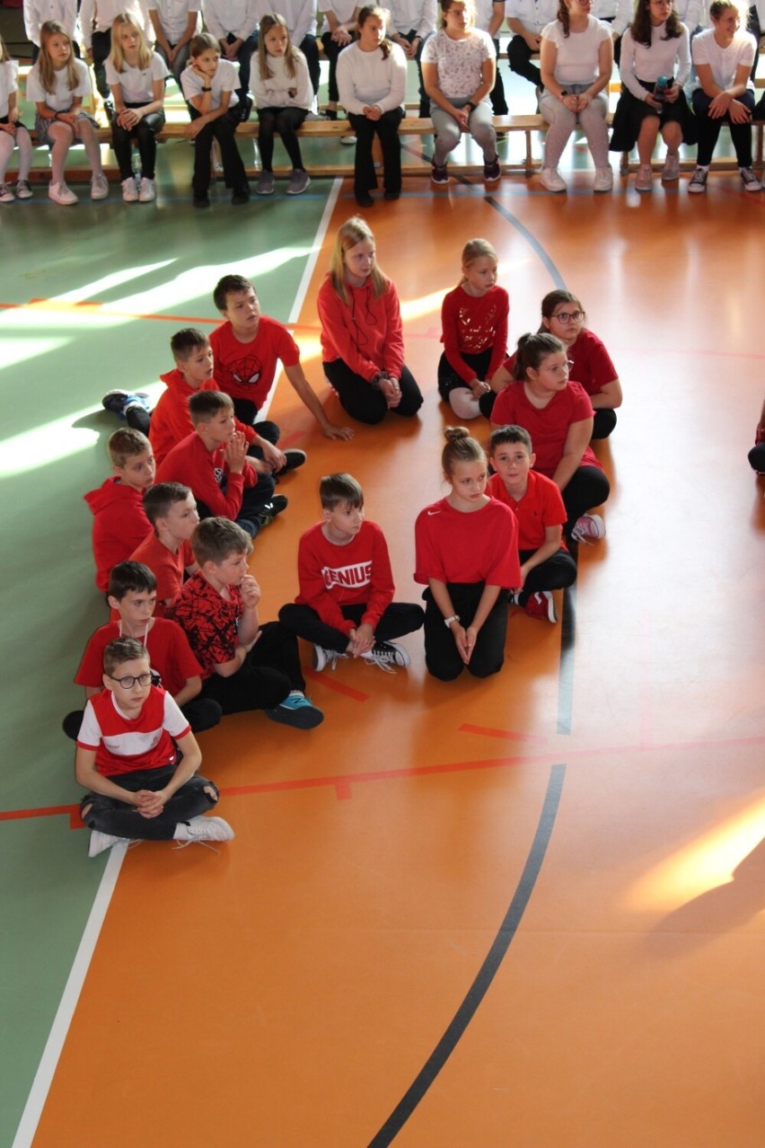 Wzięli udział w konkursie "Do Hymnu" w szkole w Czechach