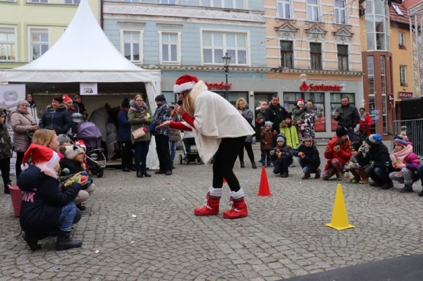 W poprzednich latach organizowano Mikołajki przy Ratuszu. W...