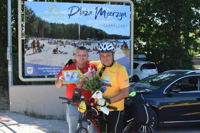 Dariusz Wawrzyniak pojechał rowerem z Międzychodu nad Morze Bałtyckie i z powrotem dla ratowania zdrowia sióstr Marysi i Ewy Pieczek (12-16.08.2020).