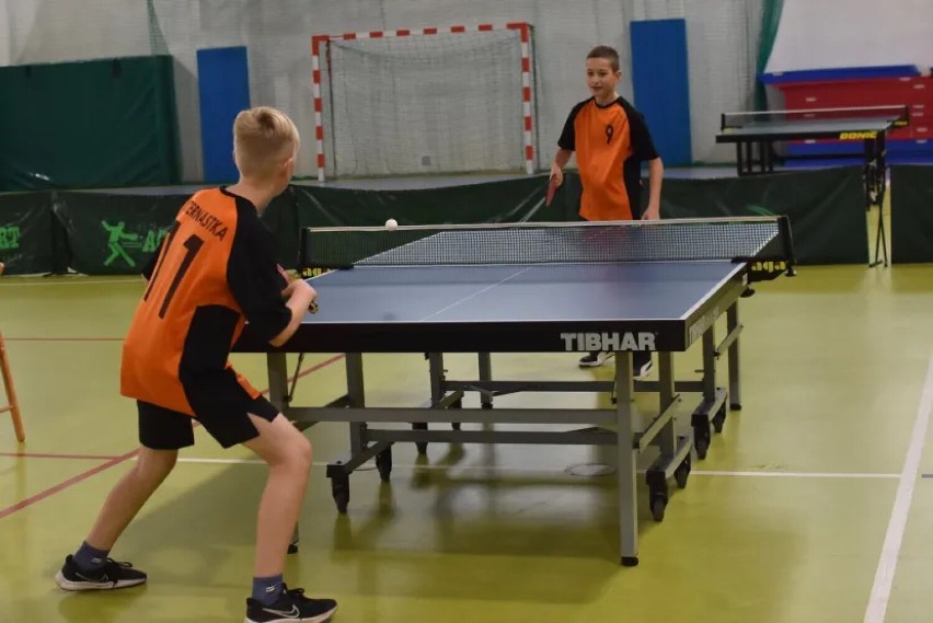 Turniej tenisa stołowego szkół podstawowych z Mysłowic.