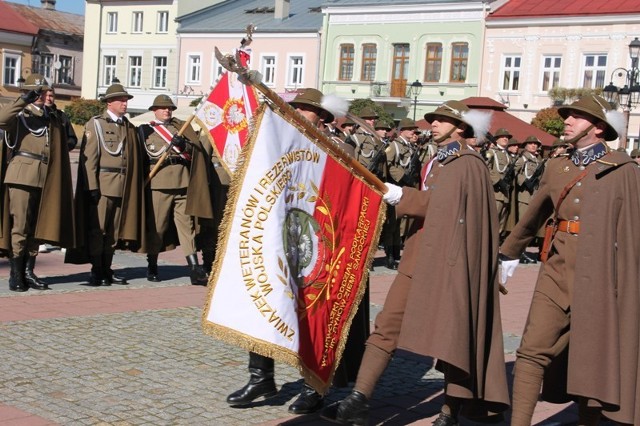 Przekazanie nowego sztandaru w Sanoku