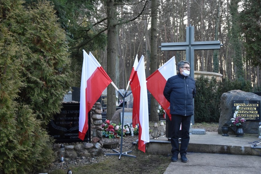 Chodzież: obchody Narodowego Dnia Pamięci „Żołnierzy Wyklętych". Zdjęcia z uroczystości na chodzieskim cmentarzu