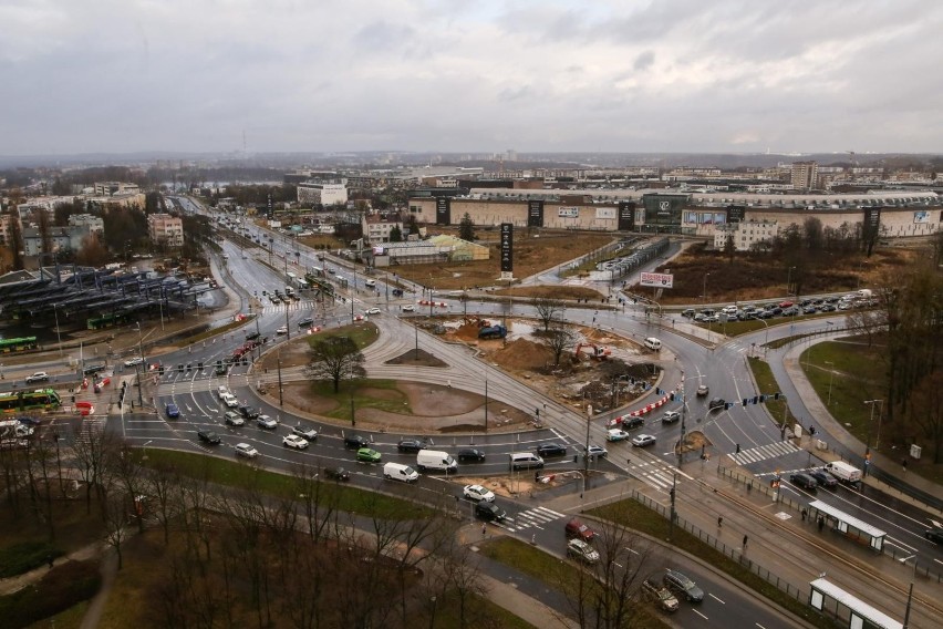 Rondo Rataje jest przejezdne - prace na nim dobiegają końca