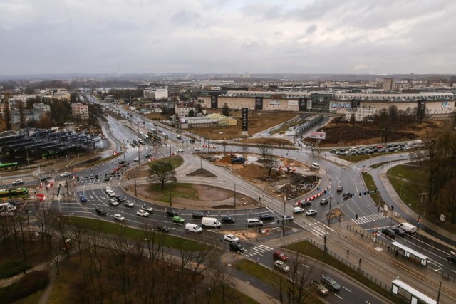 Rondo Rataje jest przejezdne - prace na nim dobiegają końca