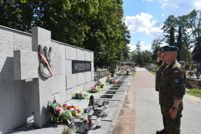 "Żołnierska pamieć" - akcja 15. Sieradzkiej Brygady Wsparcia...