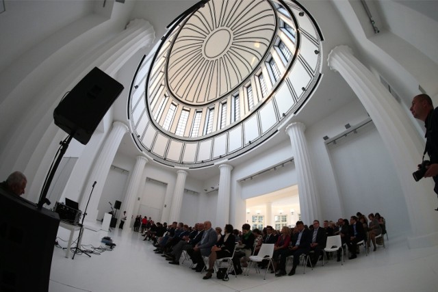 W czasie Wystawy Stulecia w Pawilonie Czterech Kopuł mieściła się w nim ekspozycja poświęcona niemieckiej sztuce wojennej.