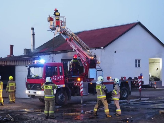 Pożar w stolarni przy Jastrzębskiego w Chełmnie (3.03.2021)