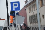 Sławno: Ulica Mickiewicza już jest przejezdna - koniec remontu - montują znaki [ZDJĘCIA, WIDEO]