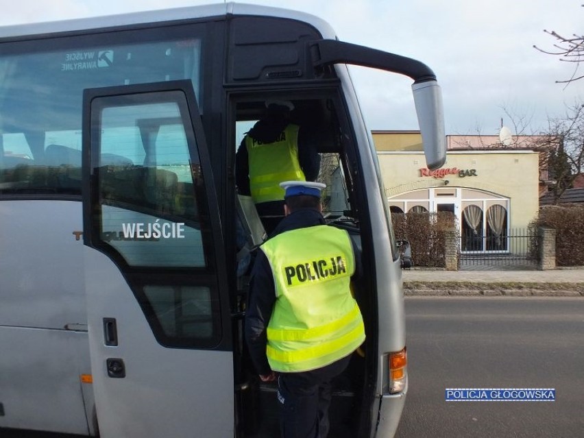 Na drogach trwa policyjna akcja kontroli autobusów i busów 
