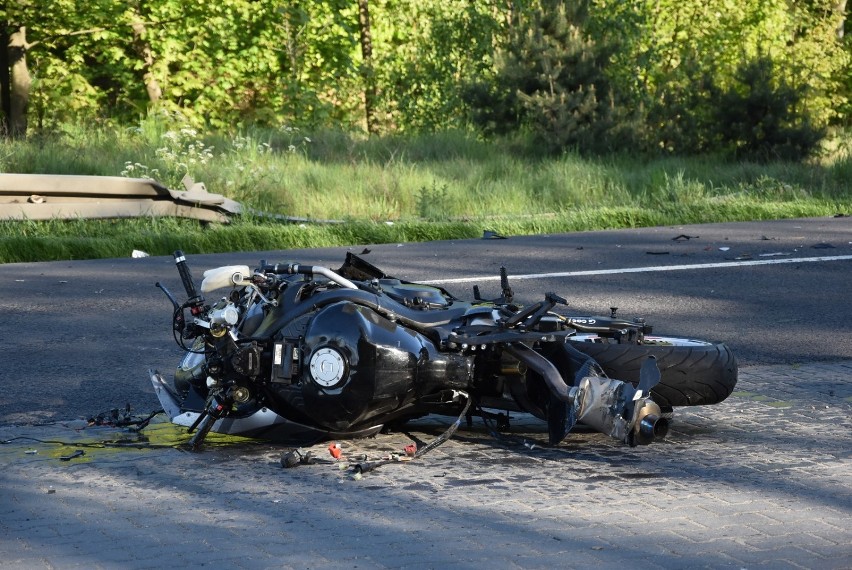 Wypadek z udziałem motocyklisty na drodze Grodzisk - Opalenica 