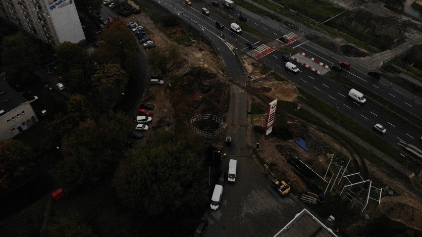 Kraków. Wykopy, karczowanie terenu, utrudnienia w ruchu - tak wygląda budowa torowiska na Górkę Narodową [ZDJĘCIA]