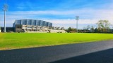  Remont stadionu Polonii powoli zbliża się do końca. Za wykonawcą kolejny ważny etap. Trwa się już zieleni, a nad trybunami zbudowano dach