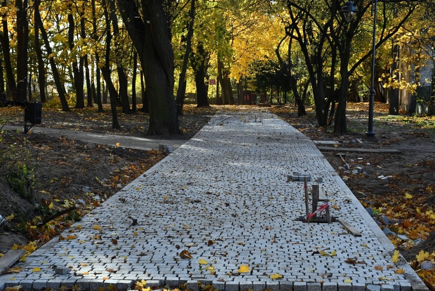 Rewitalizacja parku Belzackiego w Piotrkowie, listopad 2021