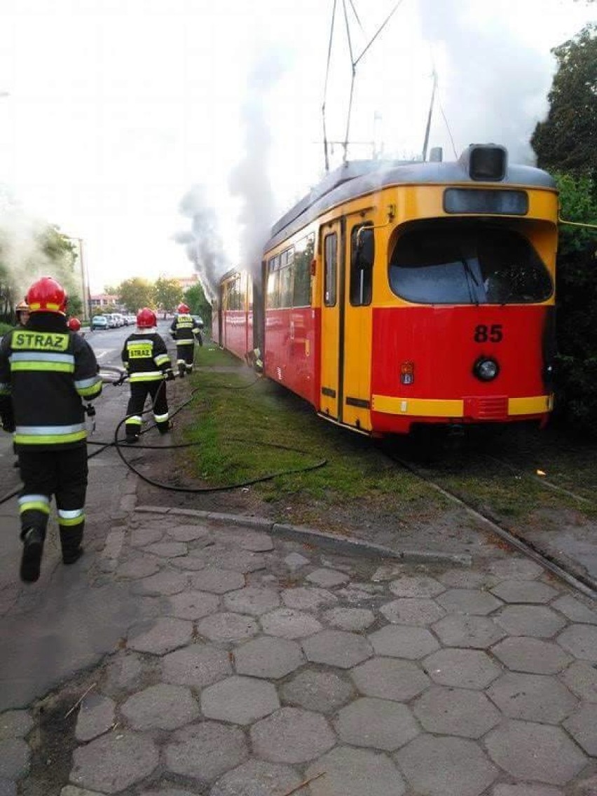 Poranny pożar tramwaju w Grudziądzu [zdjęcia]