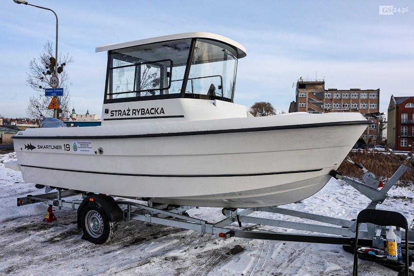 Nowa łódź patrolowa trafiła do Społecznej Straży Rybackiej. ZDJĘCIA