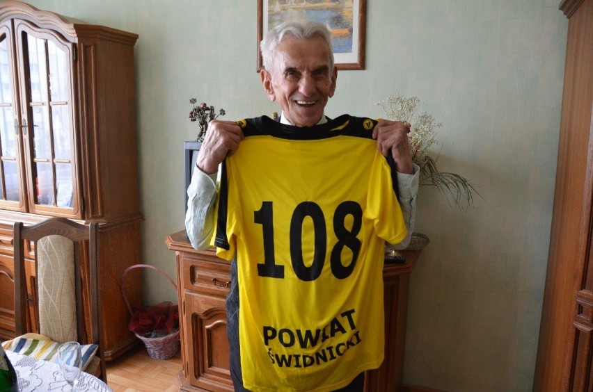 Stanisław Kowalski kończy 108 lat. Już nie bije sportowych rekordów, ale nadal jest w formie