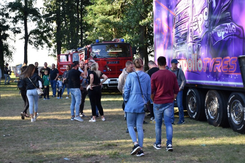 Piknik rodzinny w Czartkach z Raptusem i kabaretem. ZDJĘCIA