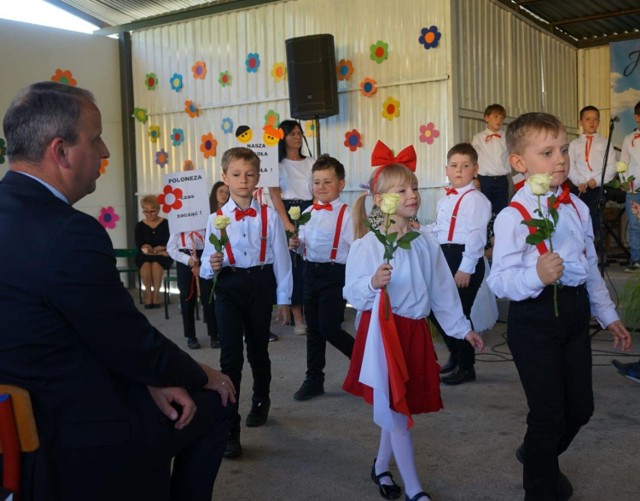 W niedzielę, 28 maja odbyły się uroczystości jubileuszowe związane ze 130-leciem istnienia Szkoły Podstawowej w Sycynie. Pięknie przygotowane dzieci zaprezentowały swoje talenty  podczas części artystycznej.