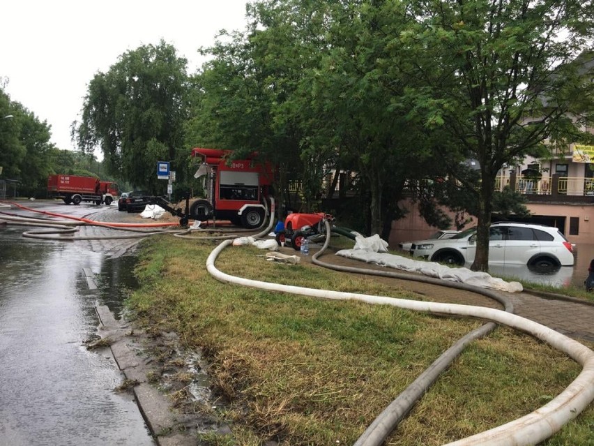 Strażacy z Goleniowa pomagają w zalanym wodą Szczecinie