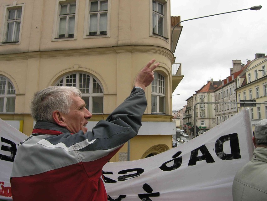 Poznań - Protest w obronie pracowników ZNTK [ZDJĘCIA, WIDEO]