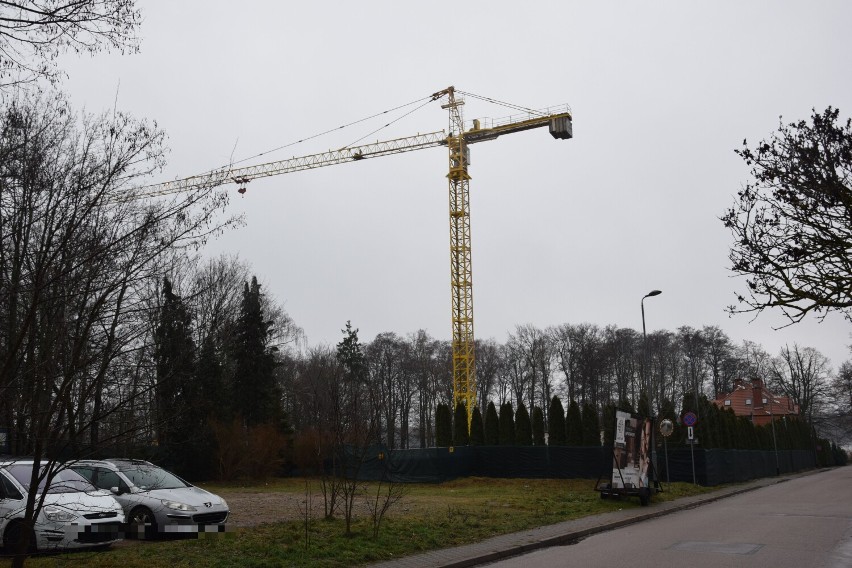 Potężny żuraw budowlany w Szczecinku