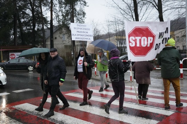Protest na przejściu dla pieszych w Jaroszowcu