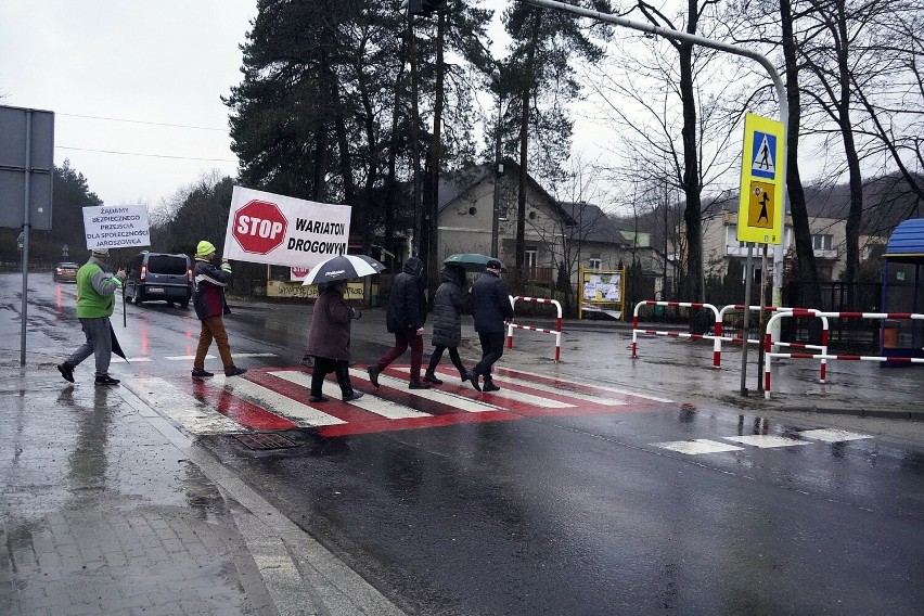 Protest na przejściu dla pieszych w Jaroszowcu