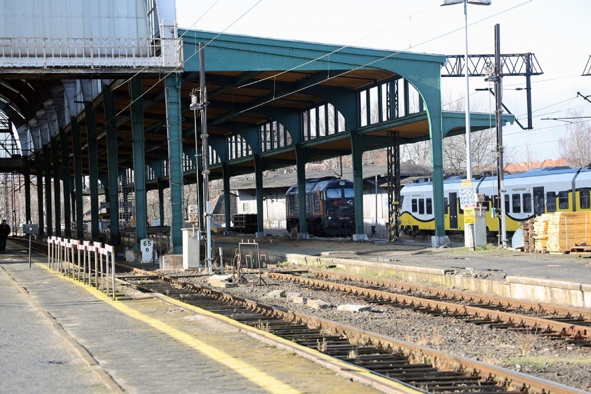 Remont dworca w Legnicy, perony zamknięte dla podróżnych [ZDJĘCIA]