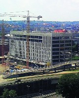 Katowice: Biurowiec LC Corp przy DTŚ z tysiącami okien. Jak biblioteka akademicka [ZDJĘCIA]