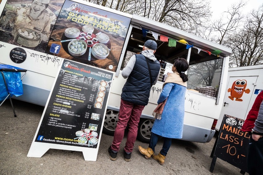 Zlot Food Trucków Pod PKiN: jadłowozy opanują centrum...