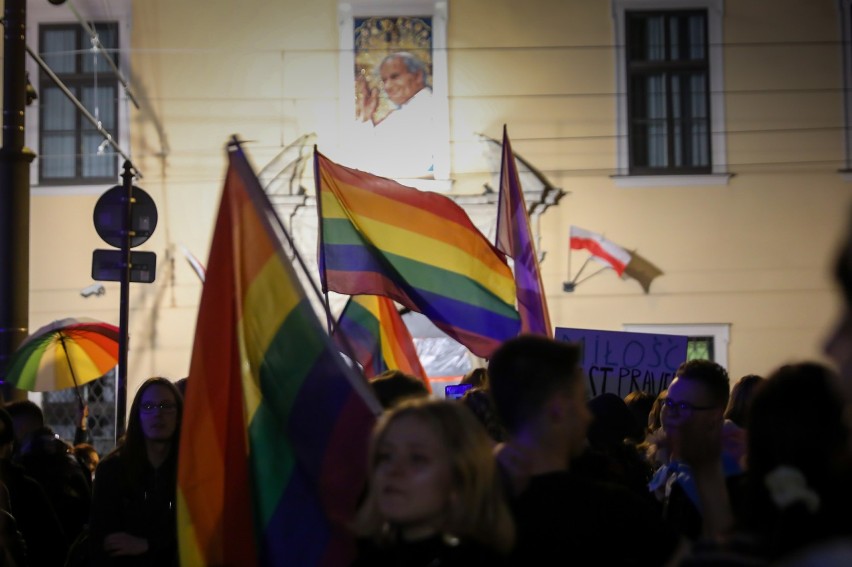 Protest środowisk LGBT przed krakowską kurią 