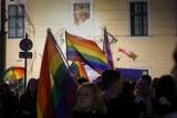 Protest środowisk LGBT przed krakowską kurią 