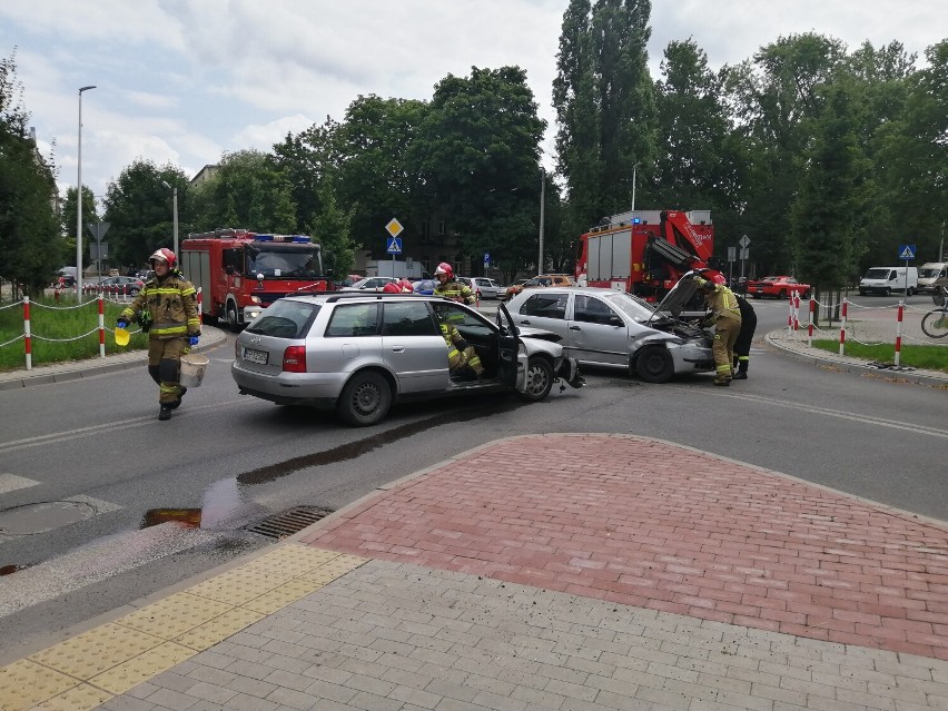 Kolizja na skrzyżowaniu Sienkiewicza i Piastowskiej w...