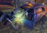 Śmiertelny wypadek w Karszewie pod Łaskiem. Samochód osobowy zderzył się z ciężarówką