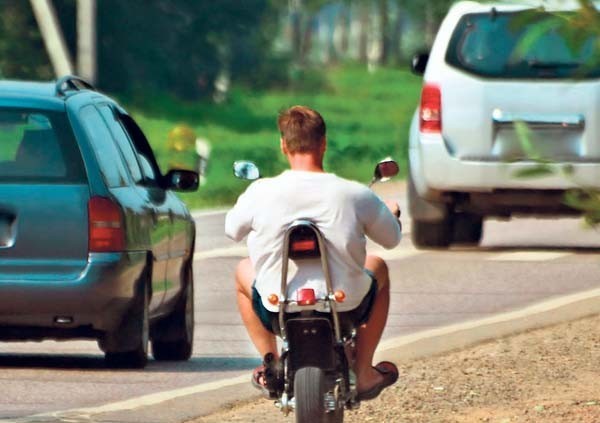 Maleńkie skutery można czasem spotkać na naszych ulicach