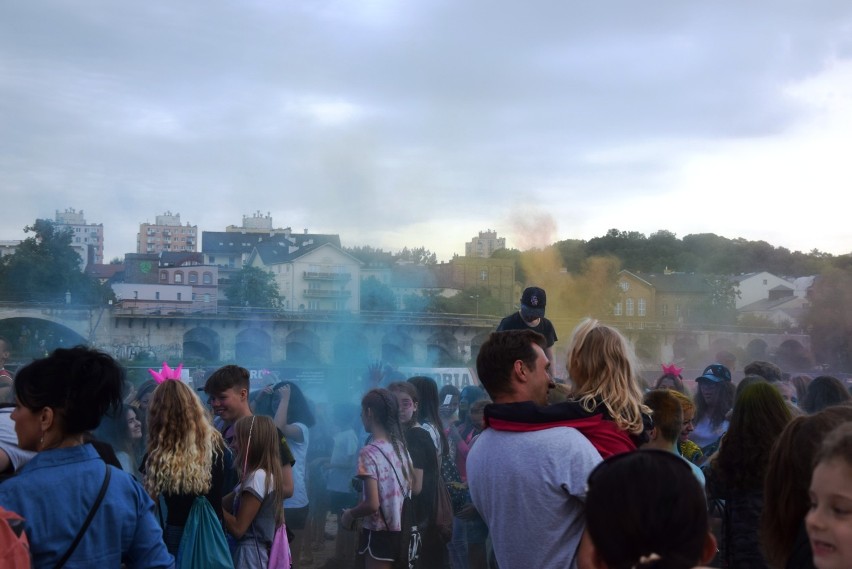 Festiwal Kolorów: barwne szaleństwo nad Wartą [ZDJĘCIA]