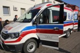 Przekazanie nowego ambulansu sanitarnego zakupionego dzięki współpracy samorządów lokalnych