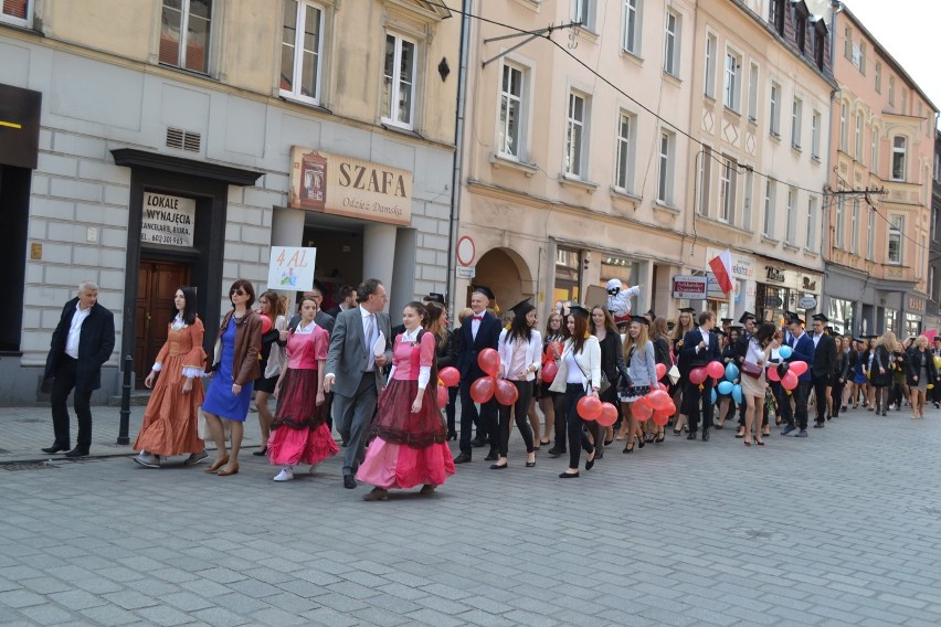 Maturzyści Gliwice 2016. Uczniowie CZKiU nr 1 pożegnali szkołę