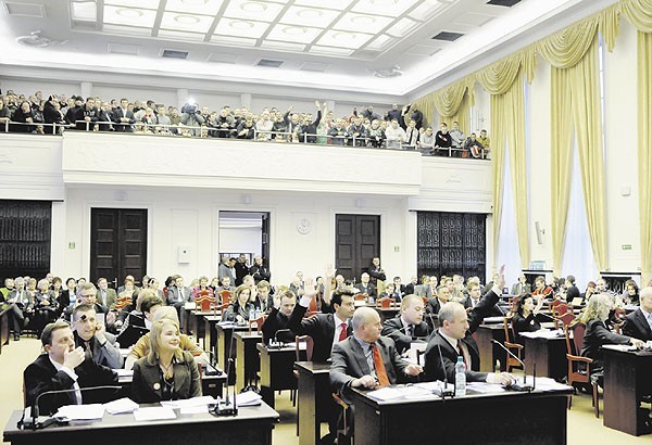 Kibice ŁKS uważnie śledzili obrady ostatnich sesji Rad Miejskiej i emocjonalnie reagowali na podejmowane uchwały.