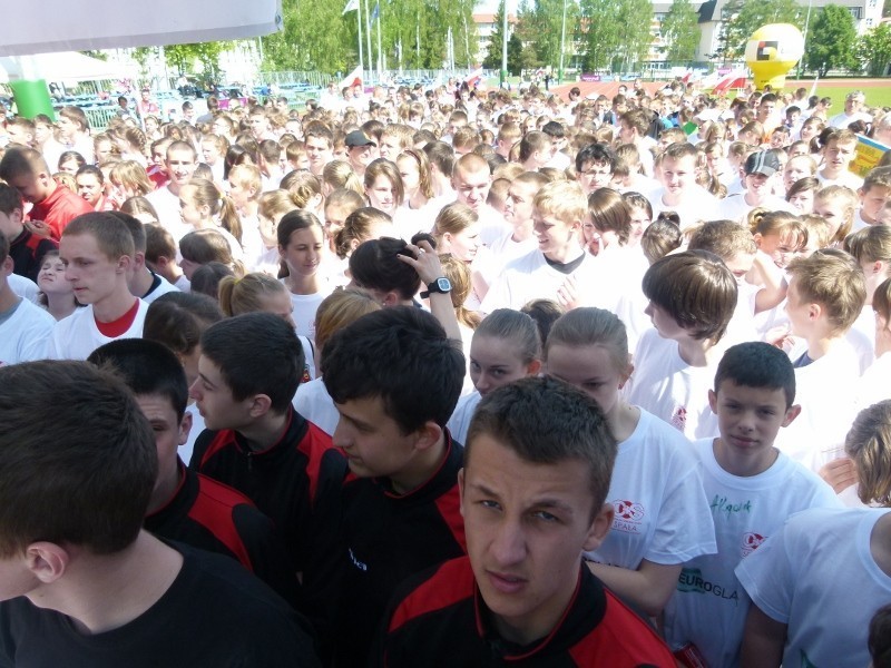 Cała Polska biega. W Spale wystartowało 900 uczniów. Sygnał dała Anna Rogowska odpalając armatę