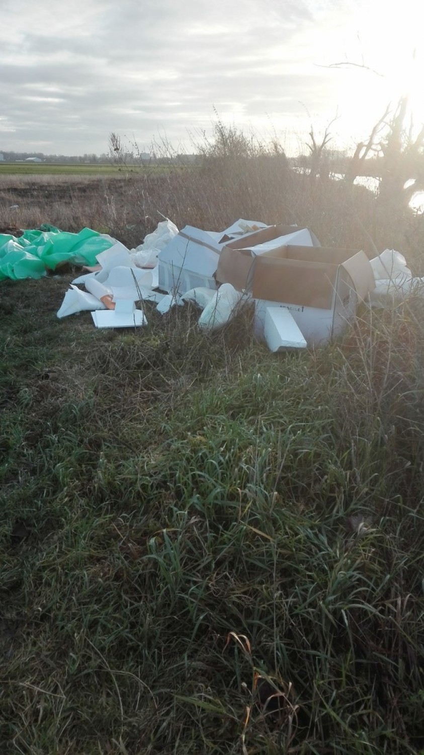 Dwa dzikie wysypiska śmieci nad Prosną [FOTO]