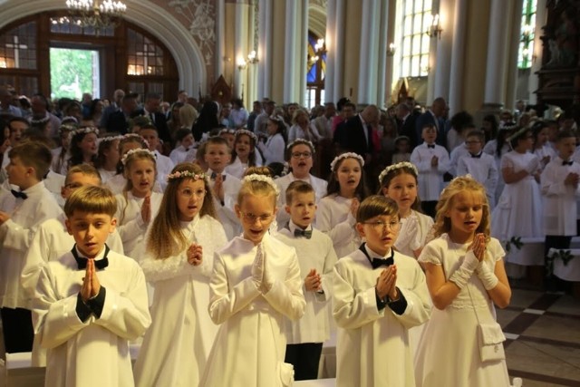 Uroczystość Pierwszej Komunii Świętej odbyła się w radomskiej katedrze w niedzielę, 14 maja.