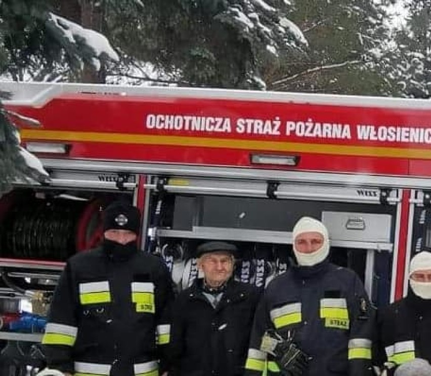 Strażacy z jednostki OSP Włosienica cieszą się z nowego samochodu ratowniczo-gaśniczego [ZDJĘCIA]