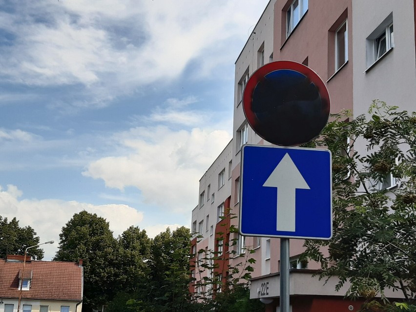 "Wojna" o znak przy ul. Piaskowej w Goleniowie trwa? Pierwszy zniknął, drugi zniszczony