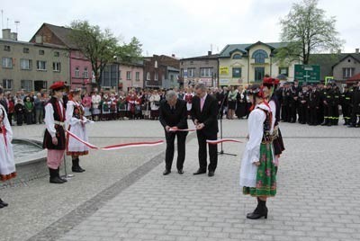 Z wielką pompą siewierzanie otworzyli  wyremontowany rynek