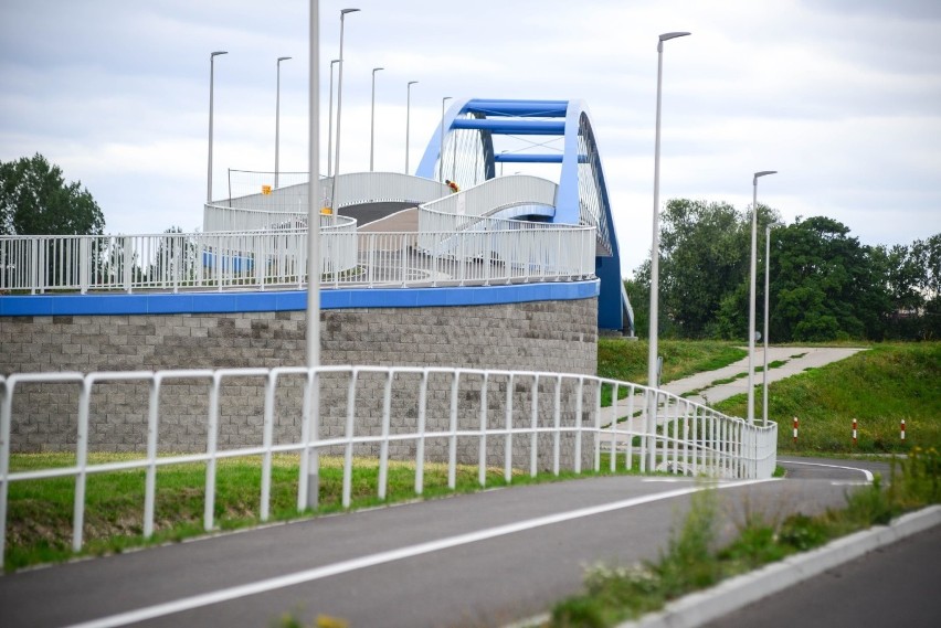 Most im. Joachima Halupczoka nad Kanałem Ulgi w Opolu jest...