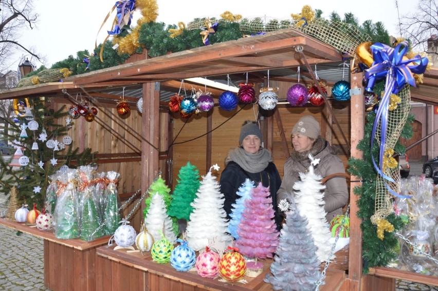 Rusza świąteczny kiermasz na Nowym Rynku w Łowiczu [Zdjęcia]