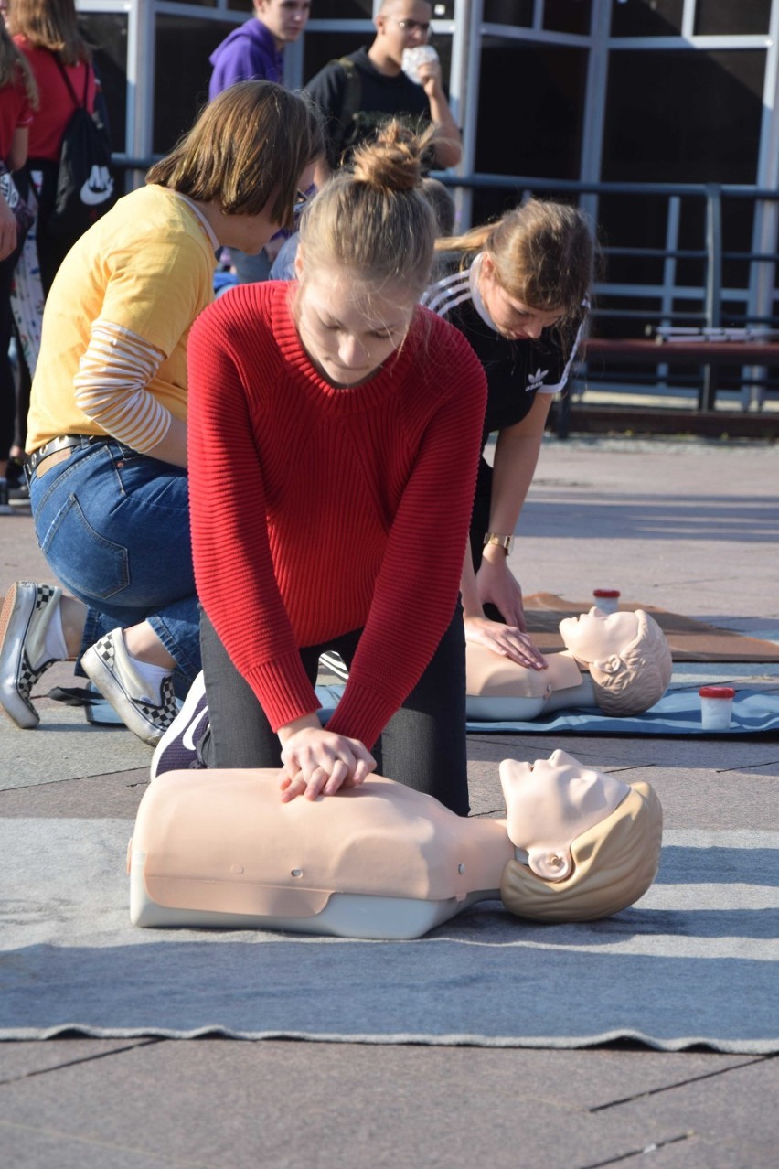 Malbork. Bicie rekordu WOŚP w resuscytacji i szkolne manewry ratownicze [ZDJĘCIA]