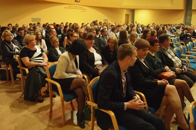Stypendia starosty dla najlepszych uczniów szkół ponadgimnazjalnych w Gnieźnie zostały uroczyście wręczone 16 października.