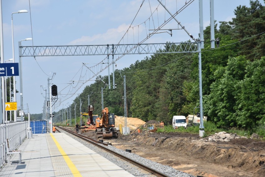Modernizacja linii kolejowej. Budowa przejścia pod torami w Żarkach Letnisku ZDJĘCIA